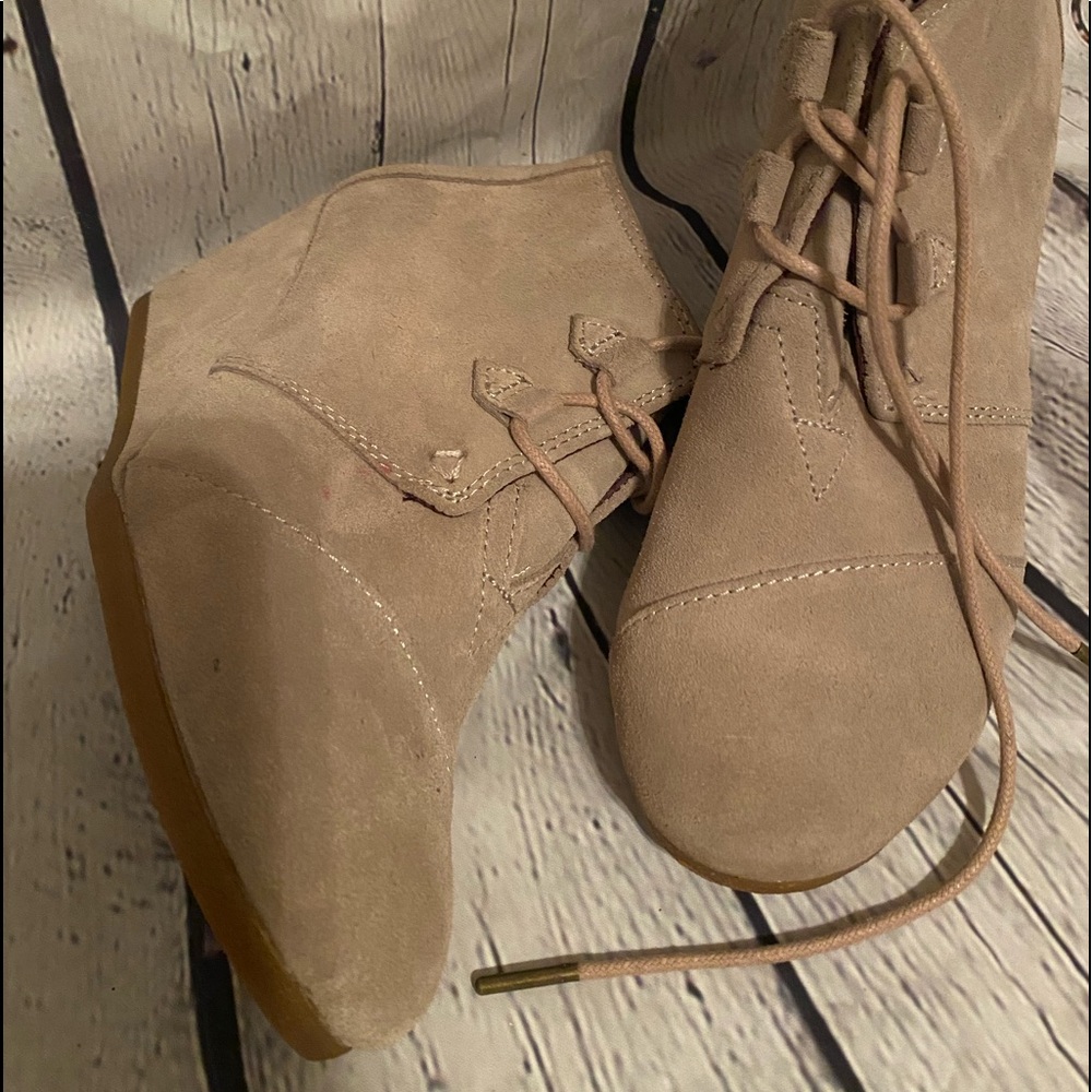 TOMS Women’s Kala Desert Wedge Bootie